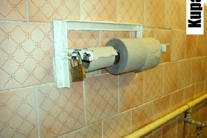 Tajemniczy złodziej wykradał kiepskiej jakości papier toaletowy 